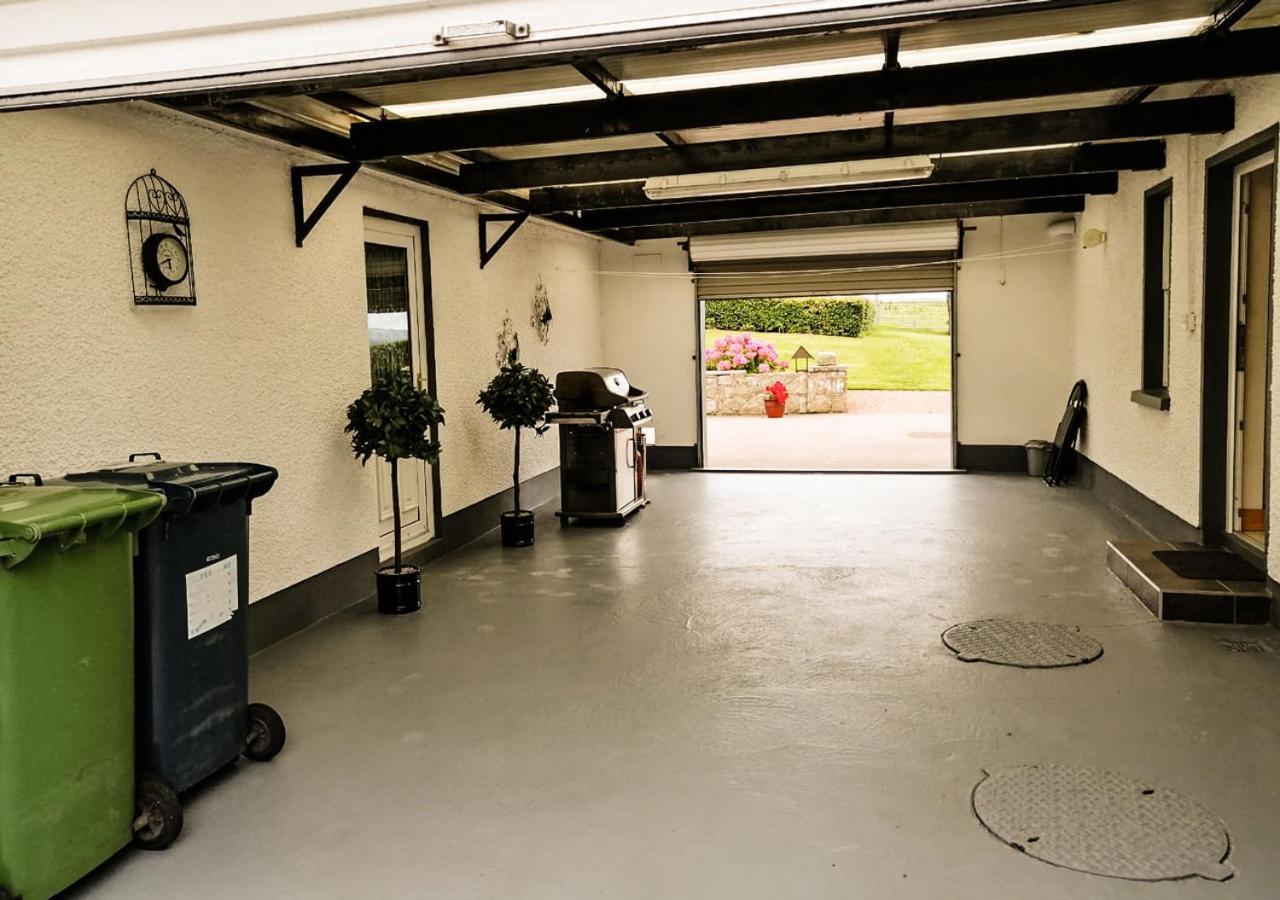 Moat Holiday Rental Lisnaskea Экстерьер фото